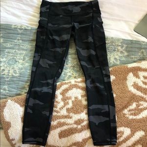 Athleta cropped camo leggings